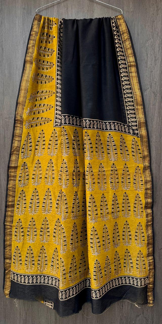 “Kesar Noir – Earth in Contrast Maheshwari Saree”